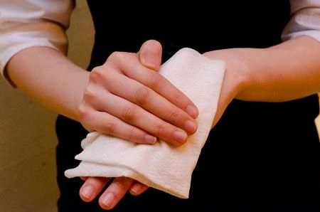 Șervețele de țesut umed adaugă culoare la serviciile hotelului